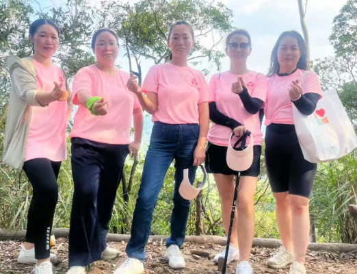 興千田集團女職工參加興富社區(qū)“健步新征程，巾幗綻芳華”徒步活動6